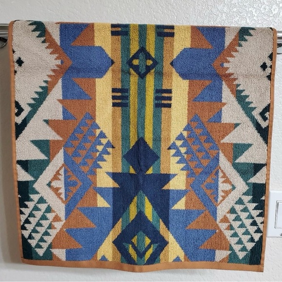 NWOT Pendleton Journey West Bright Jacquard x1 Hand Towel (2 available) - Picture 4 of 5